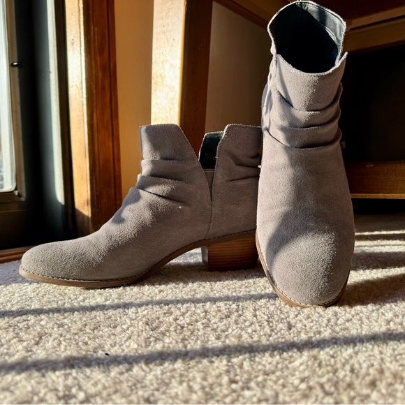 Cole Haan Grey Suede Ankle Boots Size 8.5. - Picture 3 of 8
